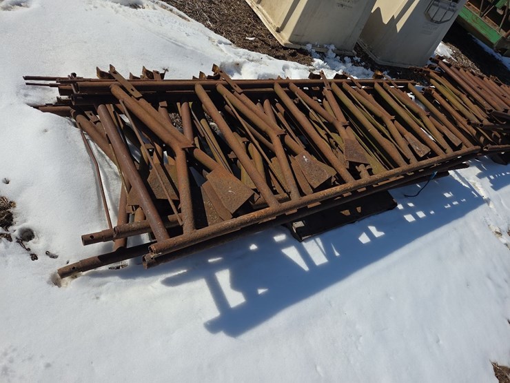 (5)-5-head-cattle-head-locks-image-1