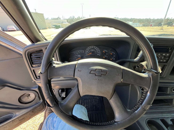 2005-chevrolet-1500-image-13