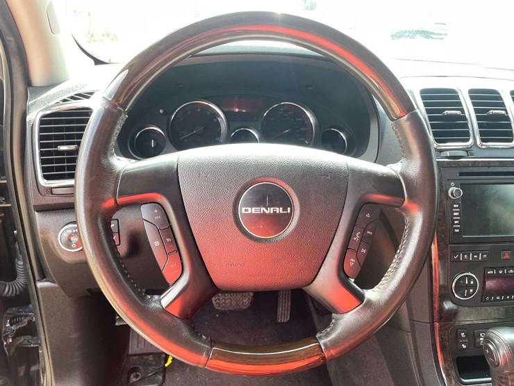 2012-gmc-acadia-denali-image-12