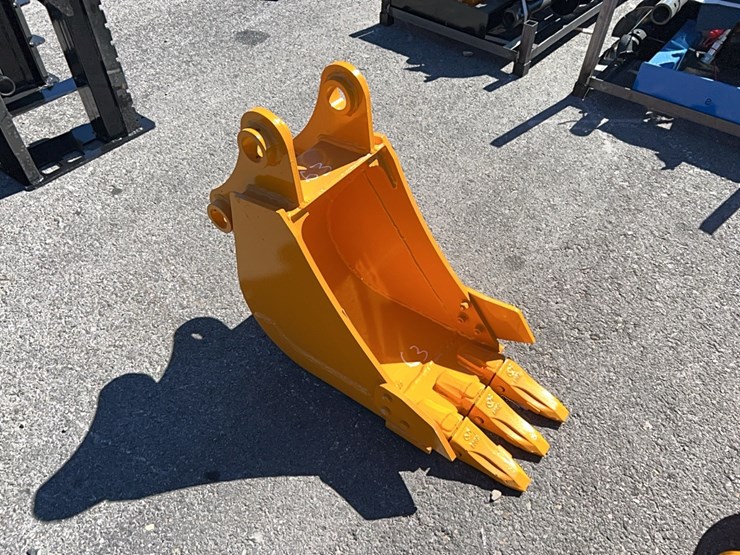 new-giyi-12in.-digging-bucket-excavator-bucket-image-1