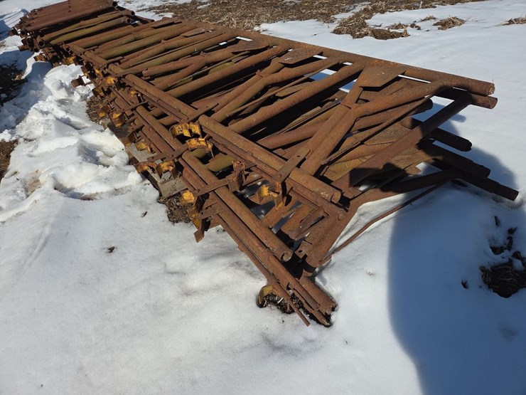 (5)-5-head-cattle-head-locks-image-3