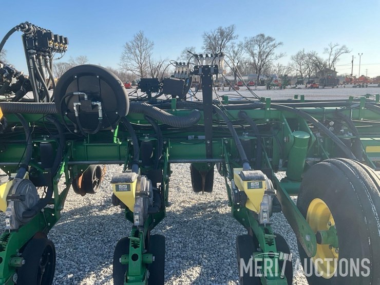 2009-john-deere-1770nt-image-40
