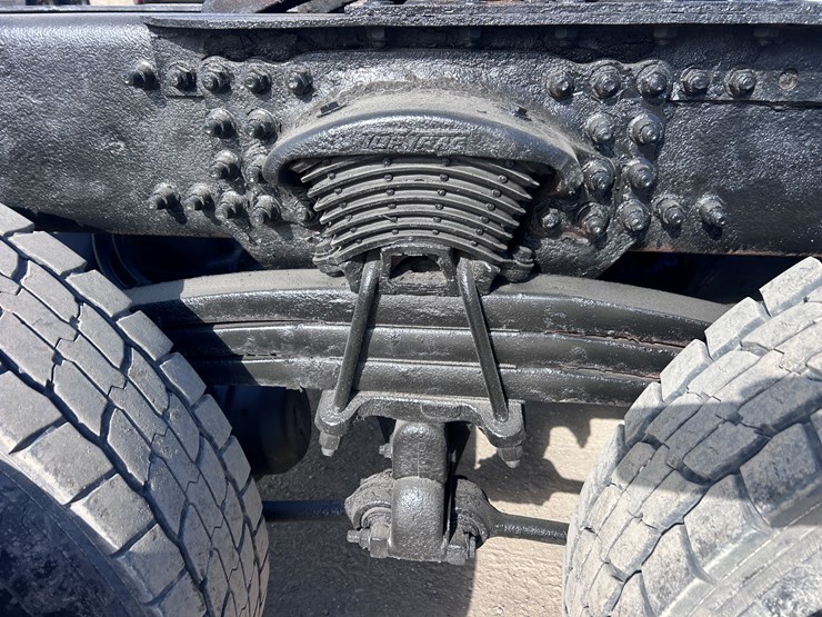 #1680-•-freightliner-day-cab-truck-tractor-image-27