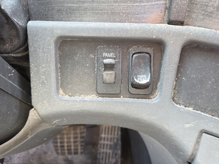 2007-freightliner-day-cab-semi-image-65