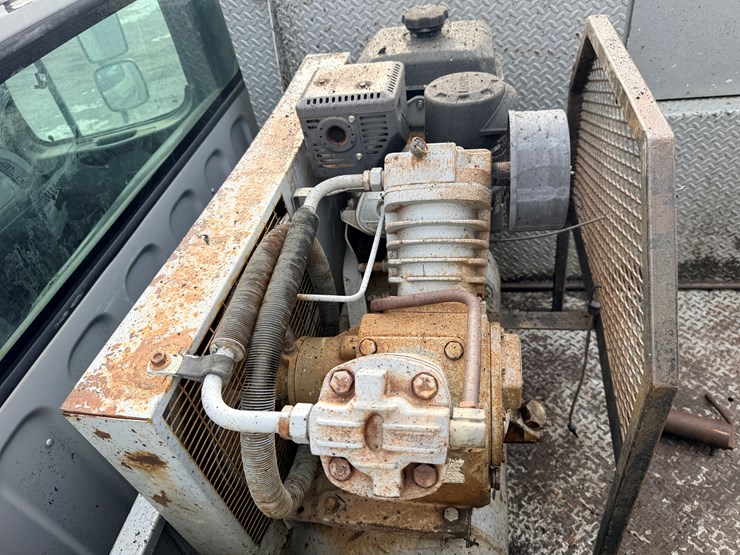 2004-caterpillar-c7-image-47