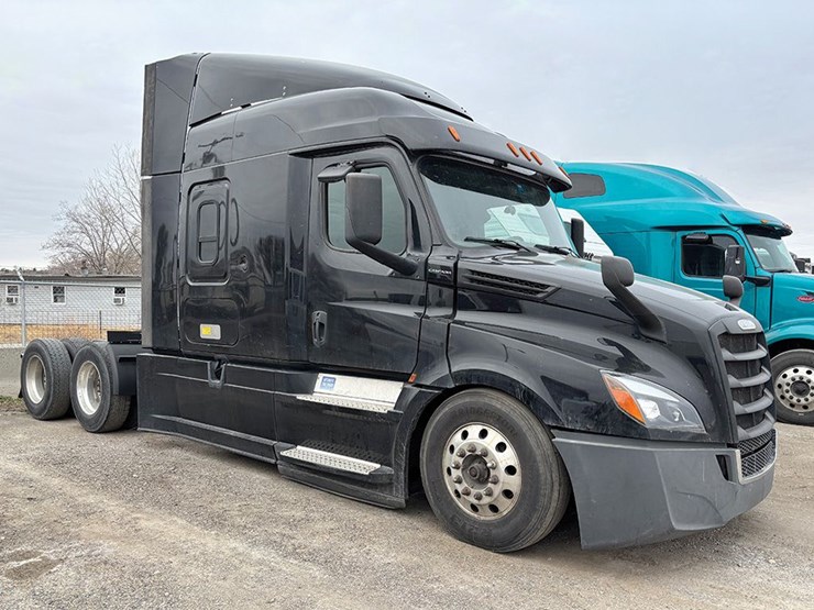 2019-freightliner-cascadia-126-image-1