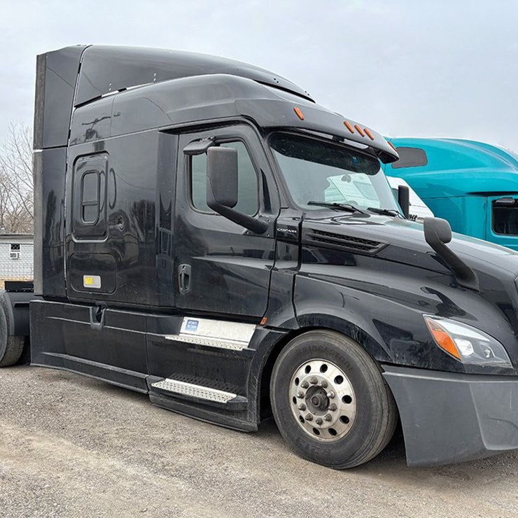 2019 FREIGHTLINER CASCADIA 126
