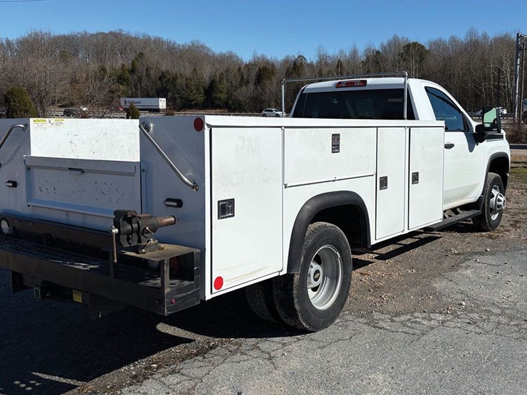 2022-chevrolet-silverado-3500hd-image-4