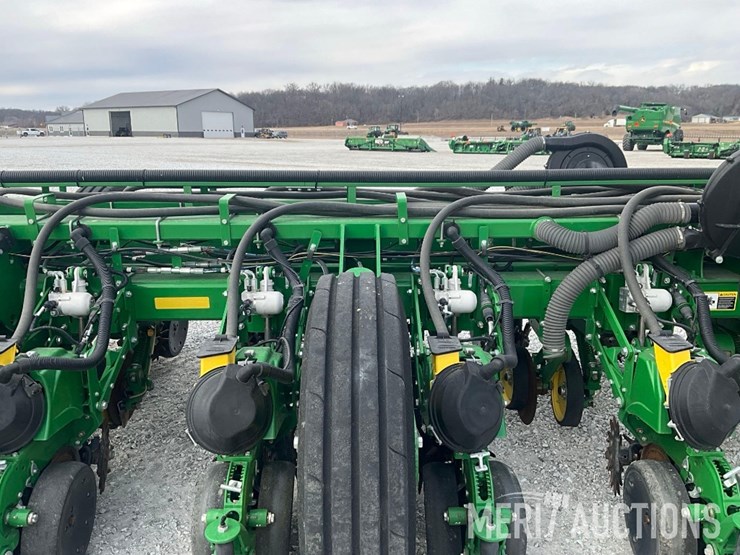 2019-john-deere-1775nt-image-16