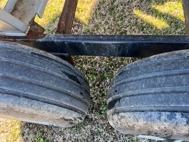 adams-5-ton-fertilizer-spreader-image-17