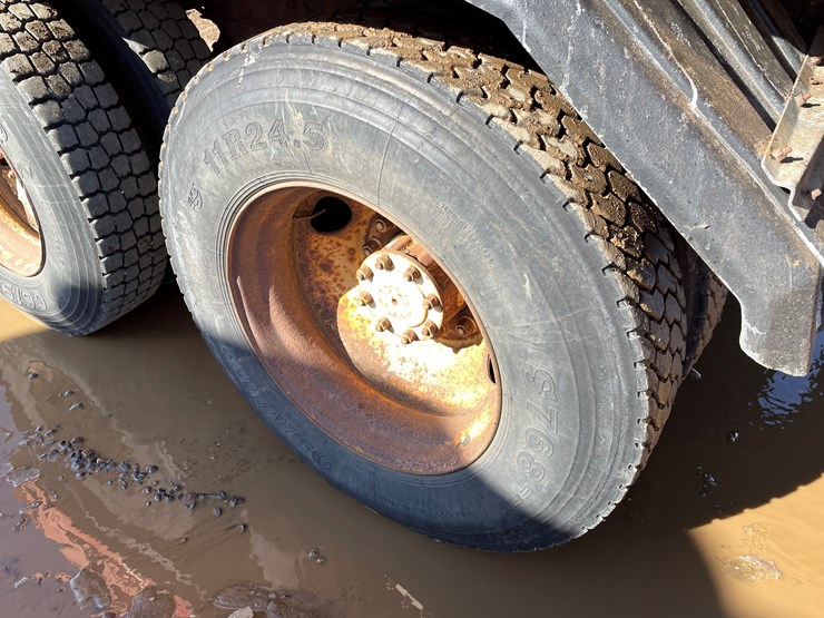 1996-ford-l9000-image-18