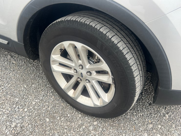 2016-ford-explorer-xlt-image-8