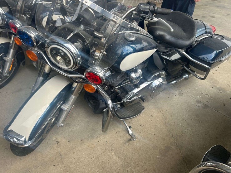 2020-harley-davidson-road-king-police-motorcycle-image-1