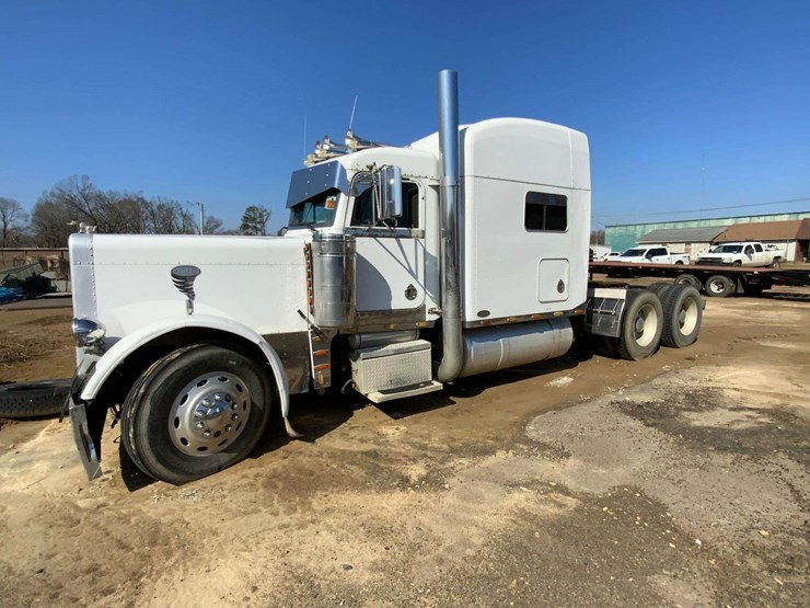 2000-peterbilt-379-image-1