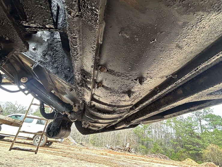 roadtec-mtv1000d-asphalt-material-transfer-buggy-image-26