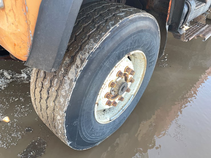 1996-ford-l9000-image-9