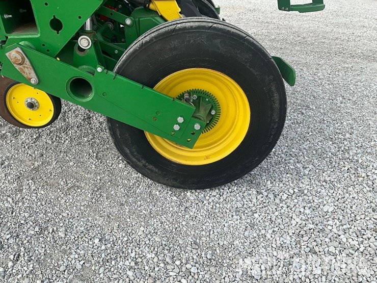 2019-john-deere-1775nt-image-26