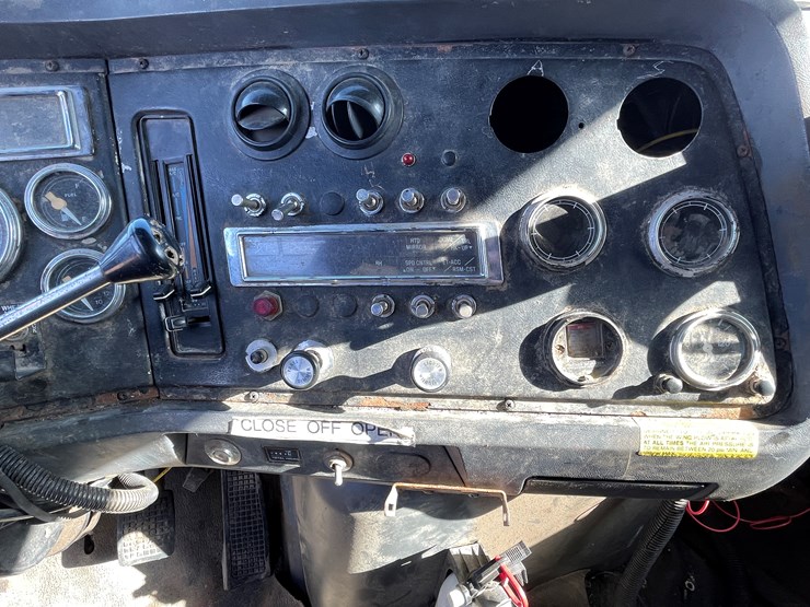 1996-ford-l9000-image-38