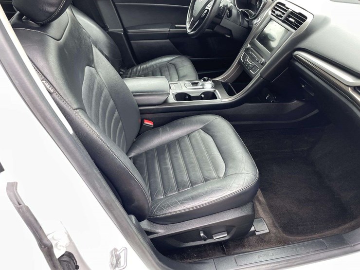2018-ford-fusion-4-door-sedan-(166,897-miles)-image-18
