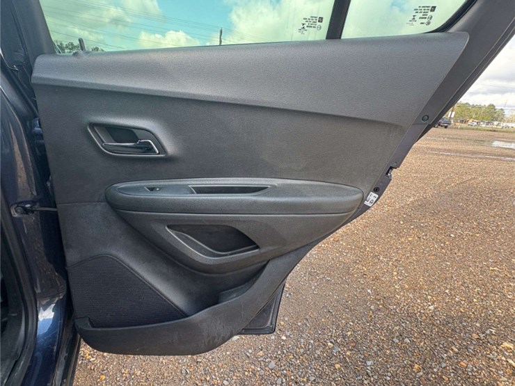 2018-chevrolet-trax-4-door-suv-(103,967-miles)-image-19