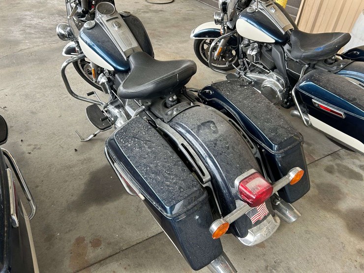 2022-harley-davidson-road-king-police-motorcycle-image-3