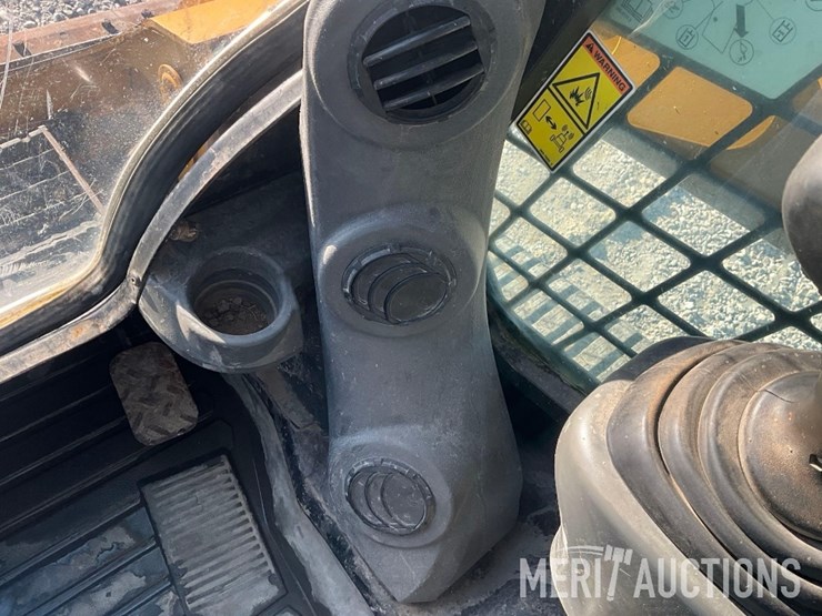 2015-caterpillar-259d-image-33