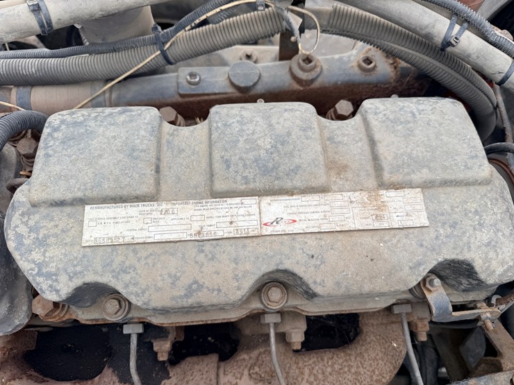 1999-mack-dm690-image-52