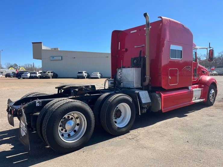 2012-peterbilt-386-image-3