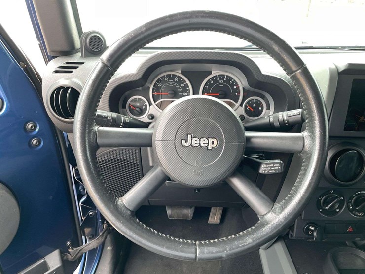 2010-jeep-wrangler-sport-image-12