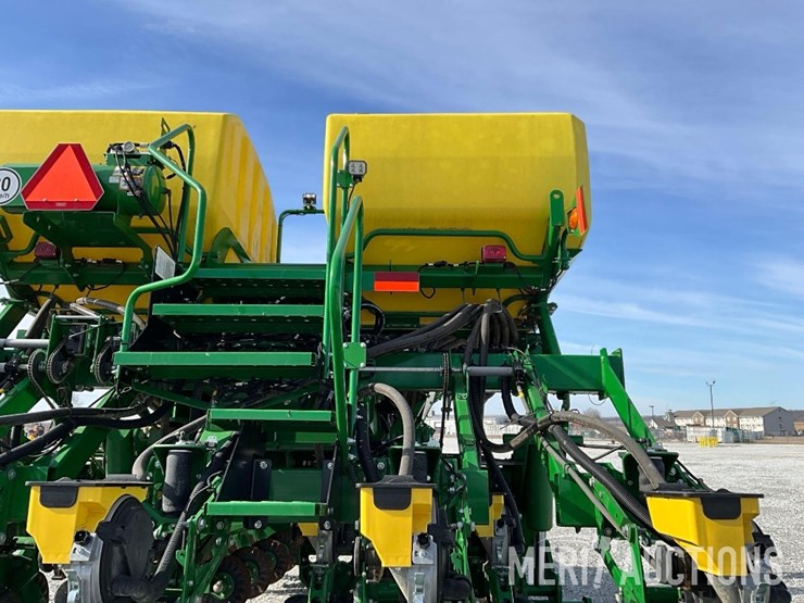 2022-john-deere-1795-image-27