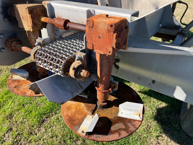 adams-high-clearance-5-ton-spreader-image-21