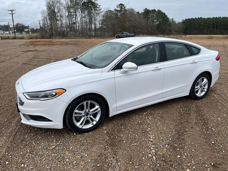 2018-ford-fusion-4-door-sedan-(166,897-miles)-image-1