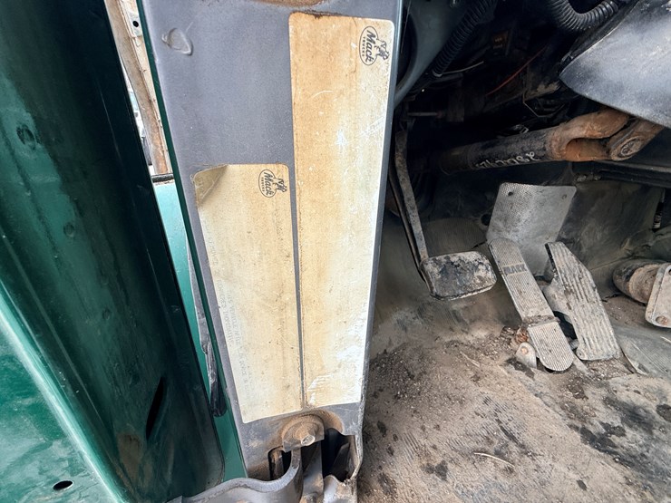 1999-mack-dm690-image-61