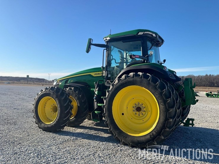 2023-john-deere-8r-310-image-3
