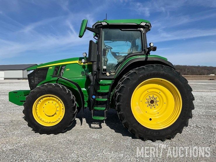2022-john-deere-7r-210-image-2