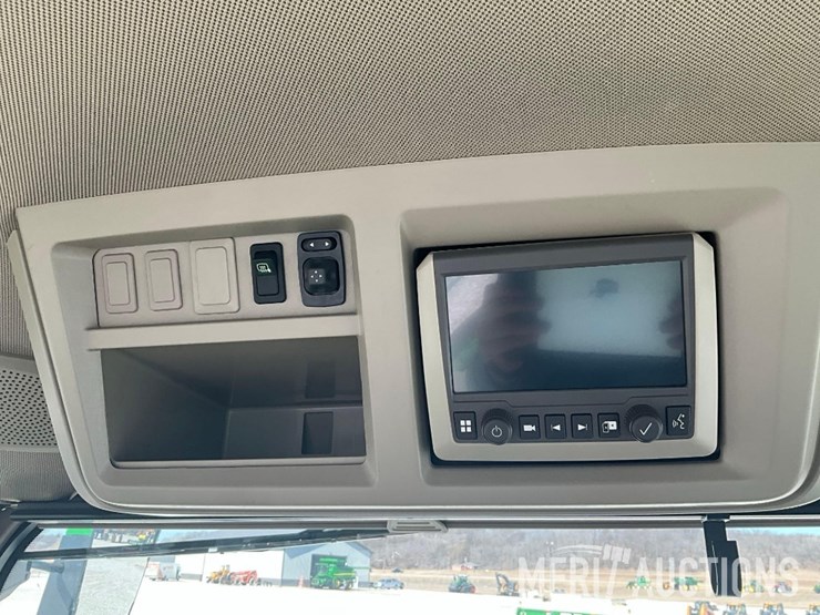 2023-john-deere-8r-340-image-34