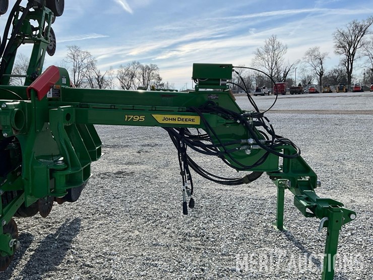 2022-john-deere-1795-image-38