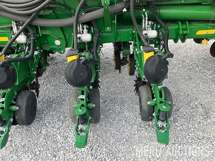 2019-john-deere-1775nt-image-23