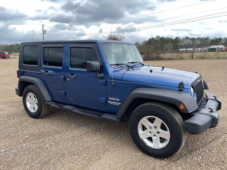 2010-jeep-wrangler-sport-image-4