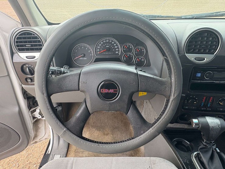 2006-gmc-envoy-image-13