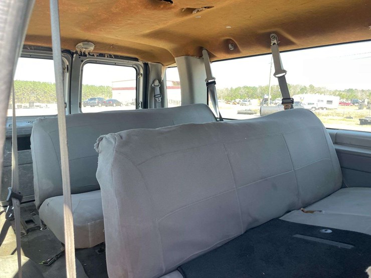 2005-ford-econoline-350xl-10-passenger-van-(80,129-miles)-image-14