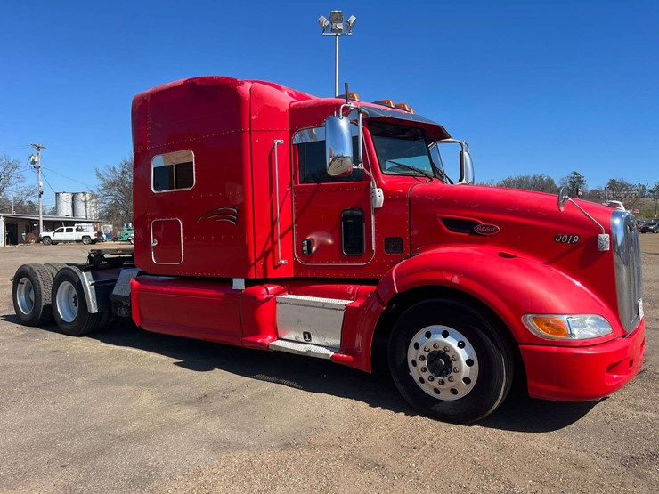 2012-peterbilt-386-image-2