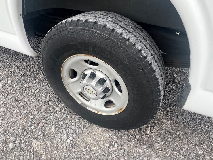 2012-chevrolet-express-g2500-image-5