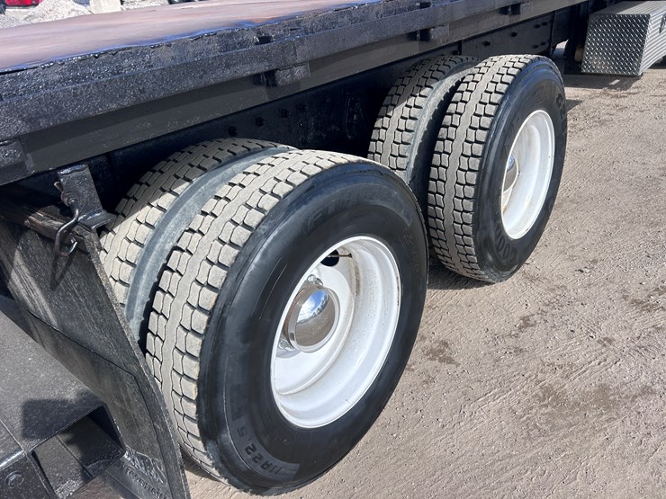 #1679-•-2003-kenworth-flatbed-truck-image-22