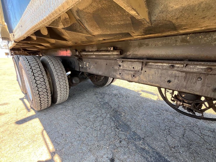 2004-mack-cv713-tandem-dump-truck-(481,756-miles)-image-25