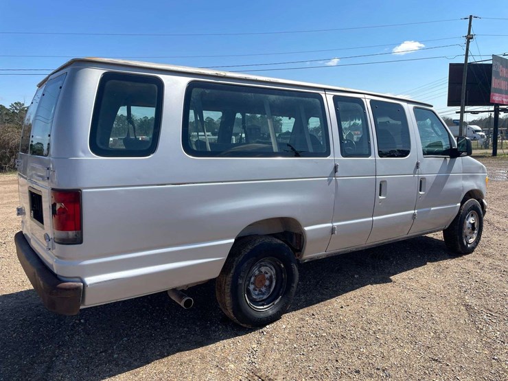 2005-ford-econoline-350xl-10-passenger-van-(80,129-miles)-image-3