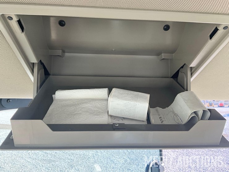 2023-john-deere-8r-310-image-44