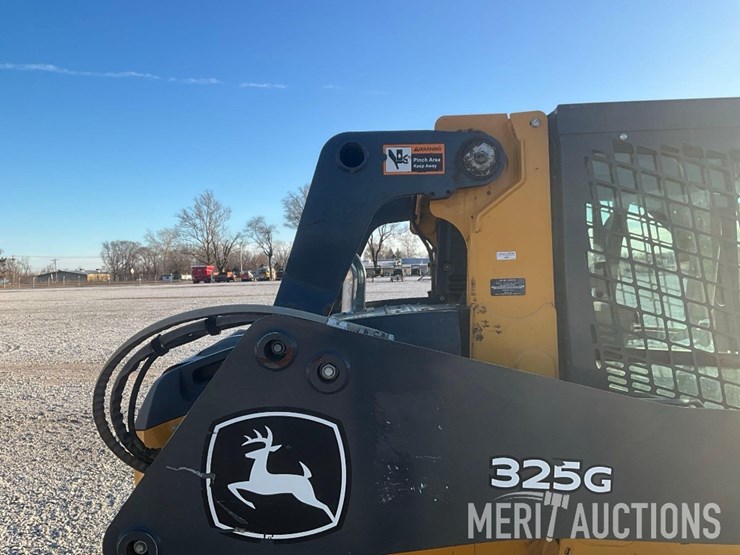 2022-deere-325g-image-21