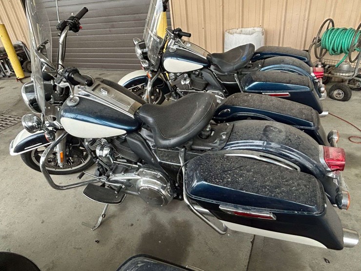 2022-harley-davidson-road-king-police-motorcycle-image-4