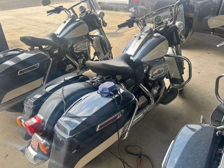 2020-harley-davidson-road-king-police-motorcycle-image-3